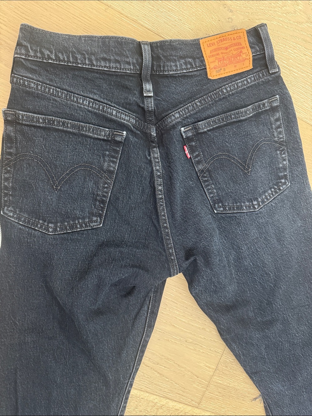 Levi's Black Skinny Jeans with Knee Distress - Picture 6 of 6